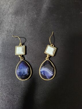Vintage AVON Blue Paradise Gold-Tone Blue Teardrop Dangle Earrings